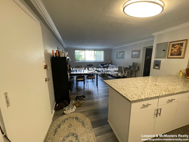 Building Photo - 520 Washington St