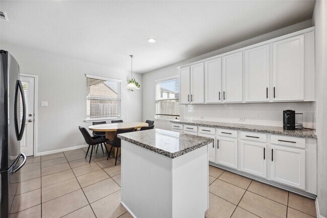 Building Photo - 5914 Prince Pl Dr