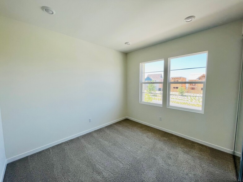 Building Photo - 27057 Trail View Ln