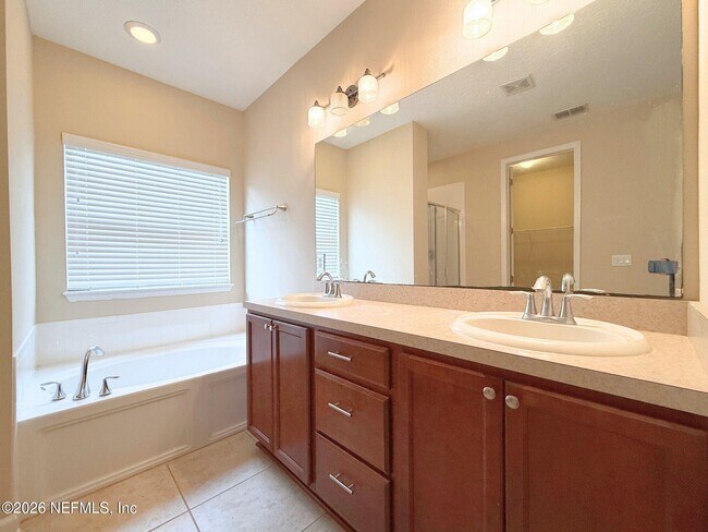 Building Photo - 1487 Falabella Dr