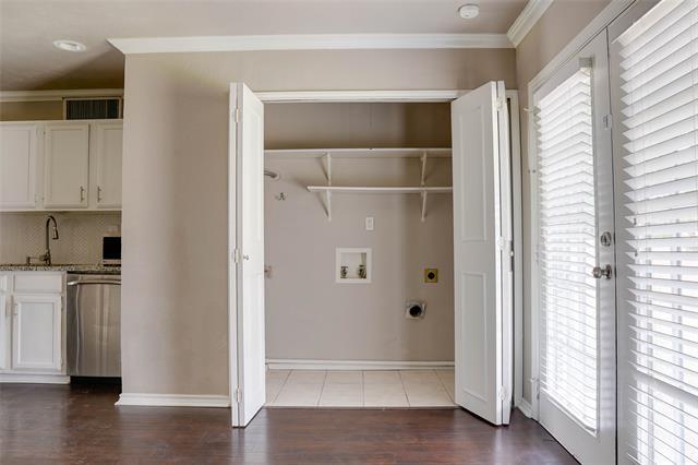 Building Photo - 728 Wandering Way Dr