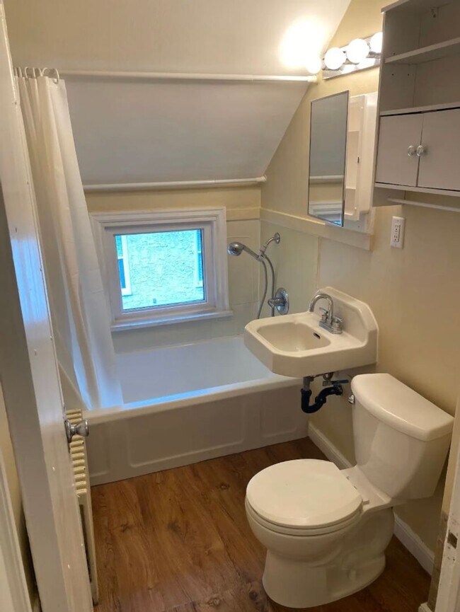 Building Photo - 272 George St W