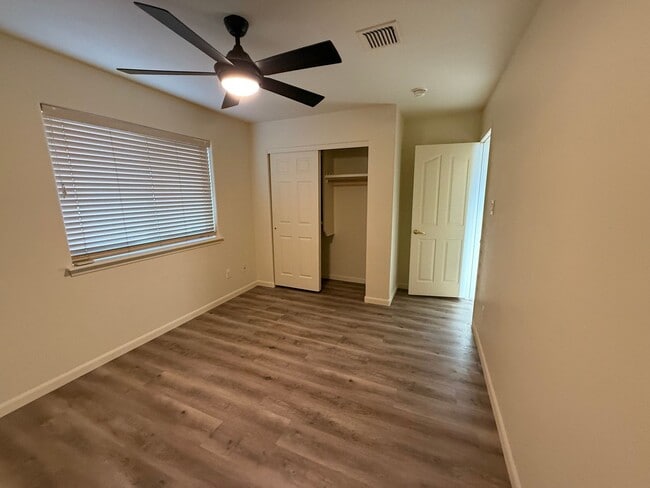 Building Photo - Updated Rental Available Now!