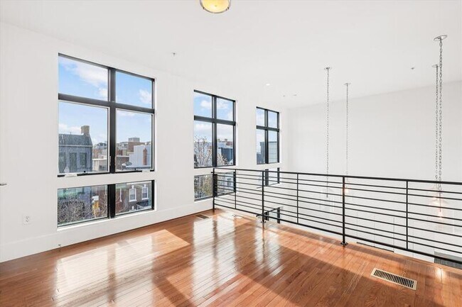 Building Photo - 1469 Harvard St NW