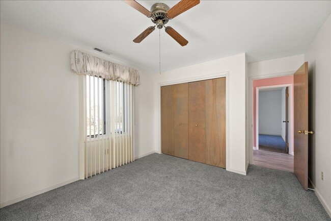 Building Photo - Yearly Rental: Spacious 3-Bedroom, 2-Bath ...