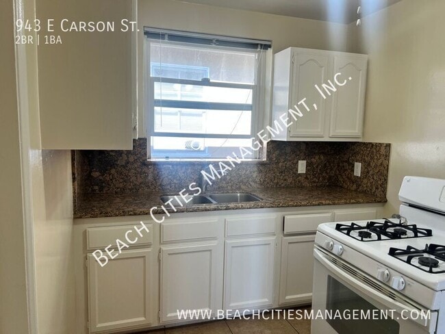 Building Photo - 943 E Carson St