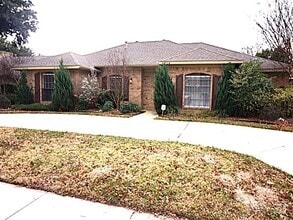 Building Photo - 6714 McCallum Blvd