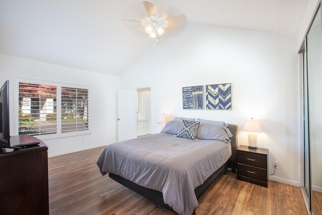 Building Photo - 2350 E Miramonte Cir