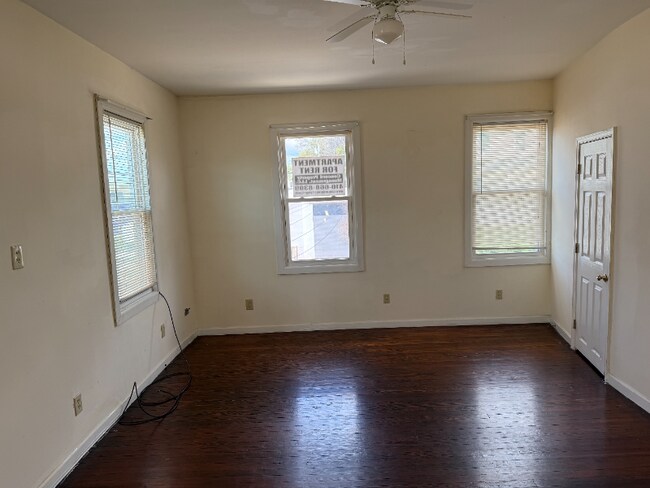 Building Photo - 3031 Hamilton Ave