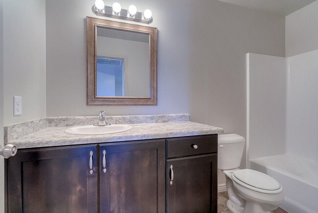 Building Photo - 4 Bedroom End Unit in Sienna Hills! Small Dog Friendly!