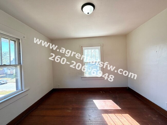 Building Photo - 3 Bedroom House