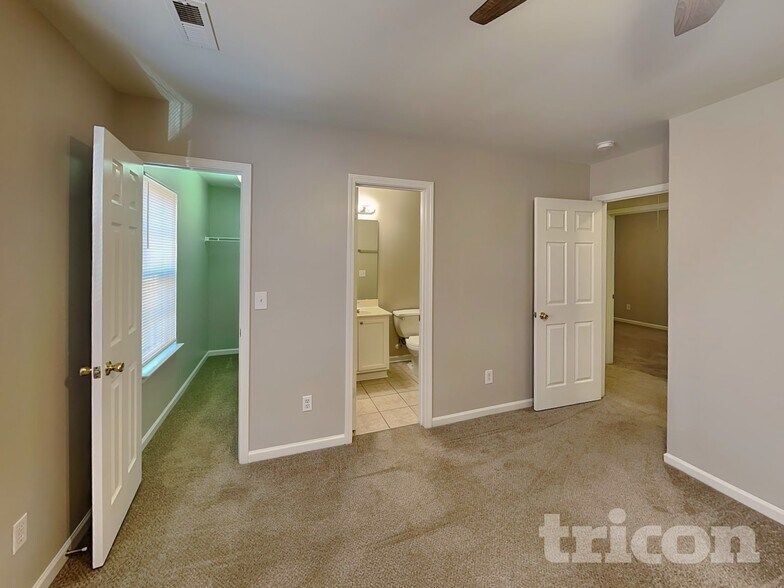 Building Photo - 4805 Canipe Dr