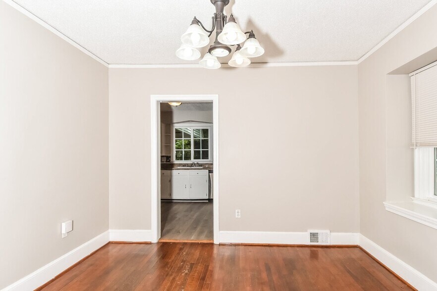 Building Photo - 123 Hendrix St