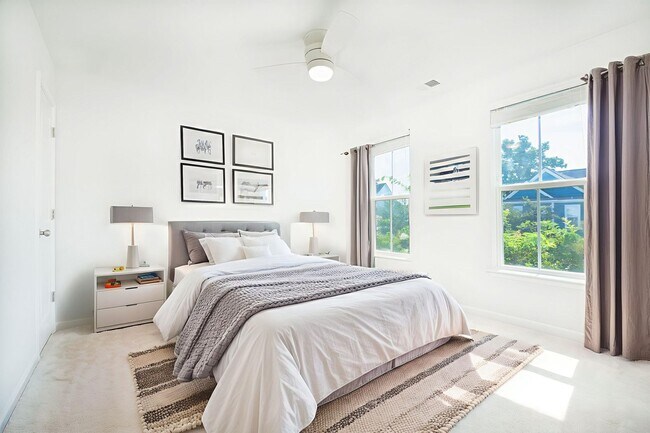 Building Photo - Spacious Living in the Heart of West Ashley
