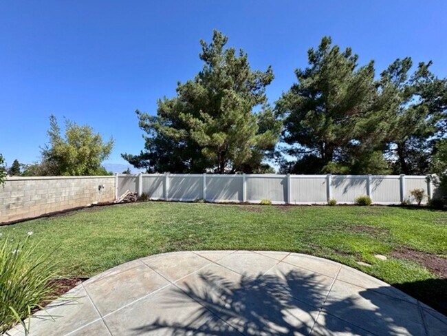 Building Photo - Spacious South Corona Single Story with 3 ...