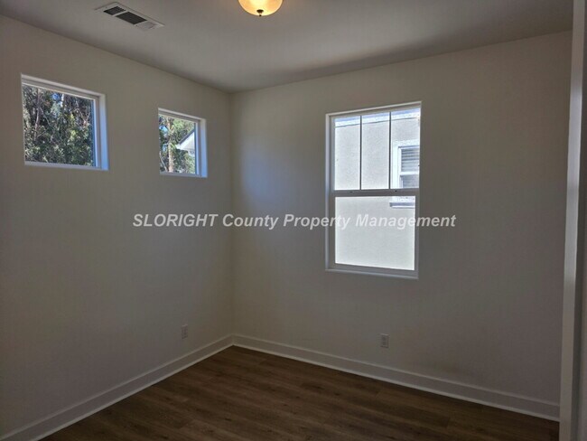 Building Photo - 1028 Forest St
