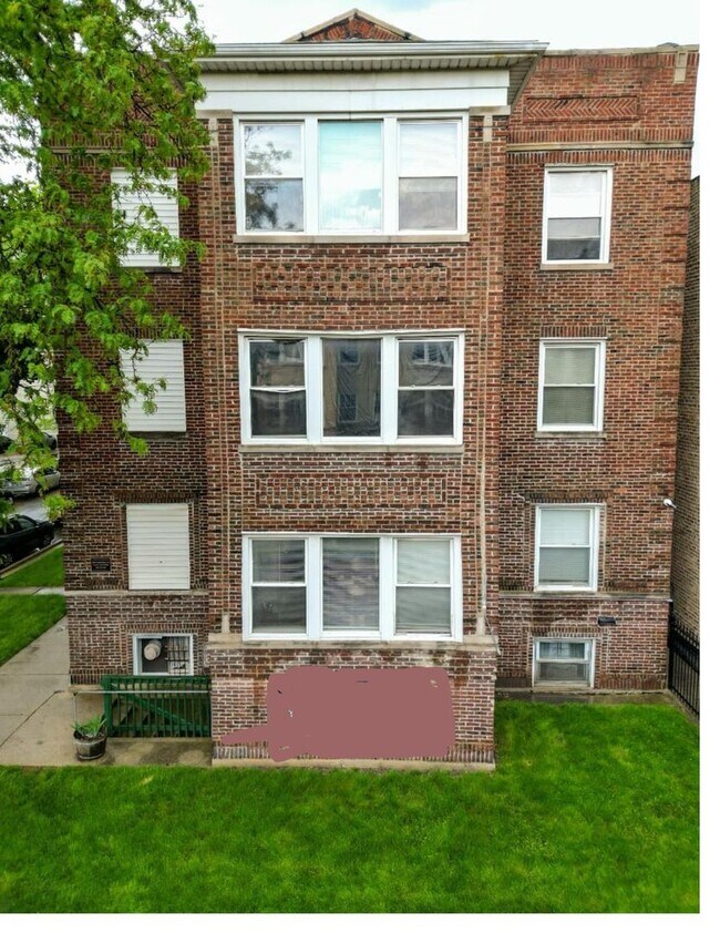 Primary Photo - 3351 W Sunnyside Ave