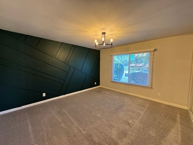 Building Photo - Beautiful Modern 3BD/2BA Home with AC & Pr...