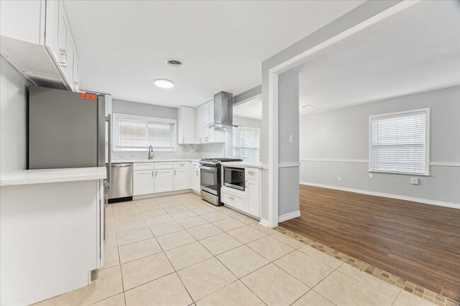 Building Photo - 501 Wilmington Dr