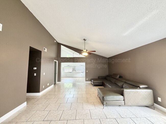 Building Photo - 10227 Comfort Cir