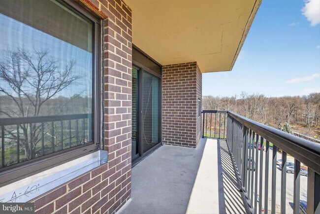 Building Photo - 200 N Pickett St