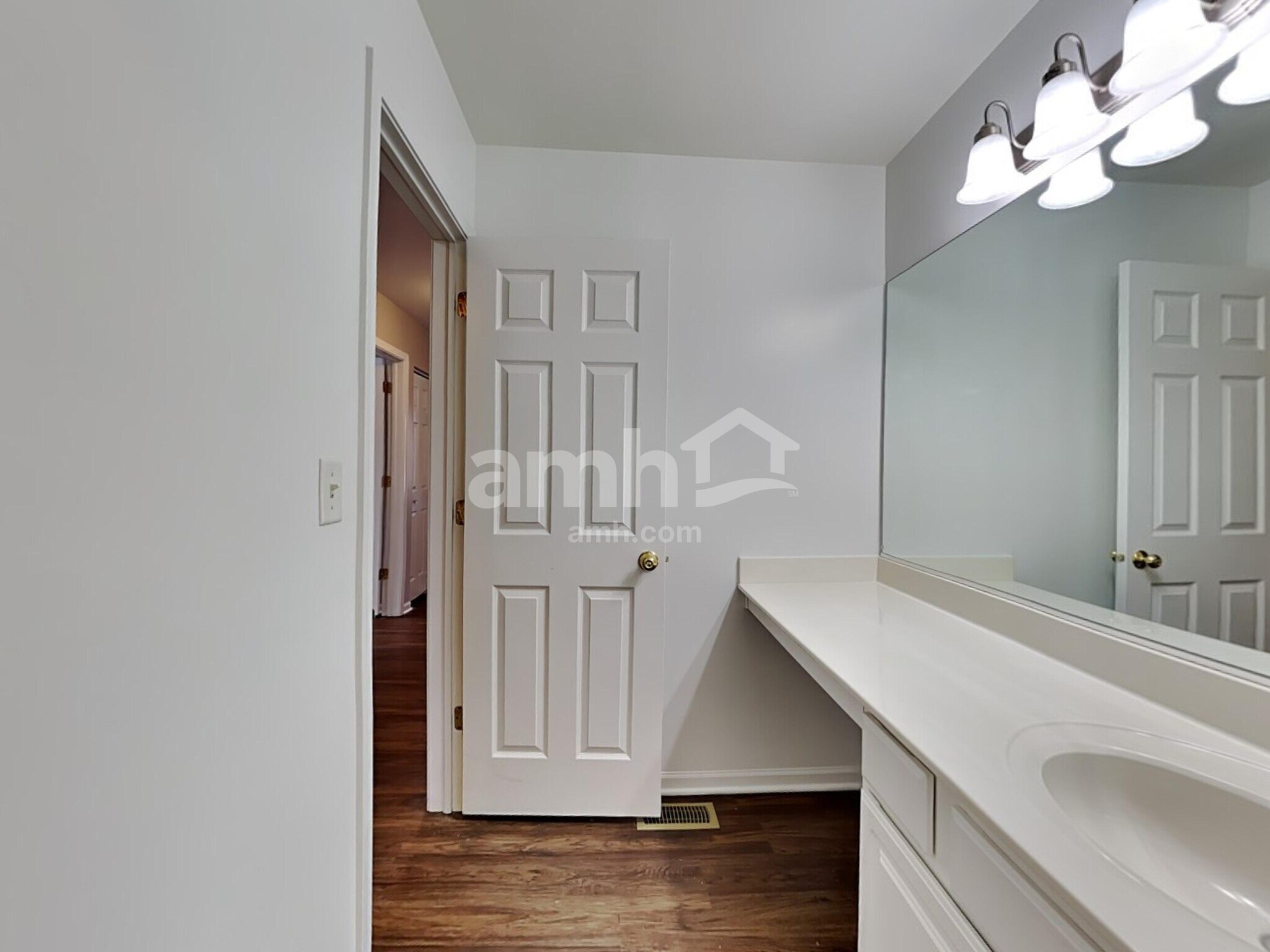 Building Photo - 2811 Stonebridge Dr