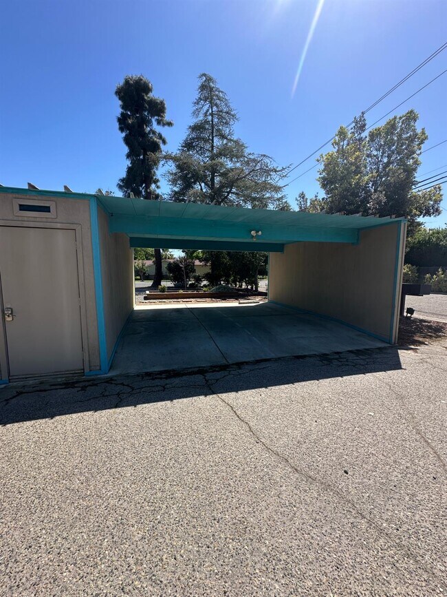 Building Photo - 1415 E Rialto Ave
