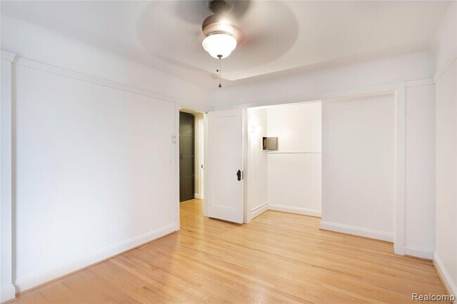 Building Photo - 15 E Kirby St