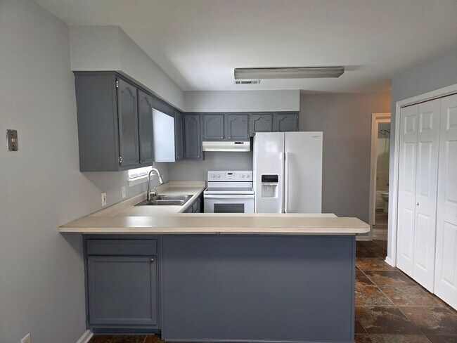 Building Photo - Low Country Home in Rincon with Fenced Backyard!