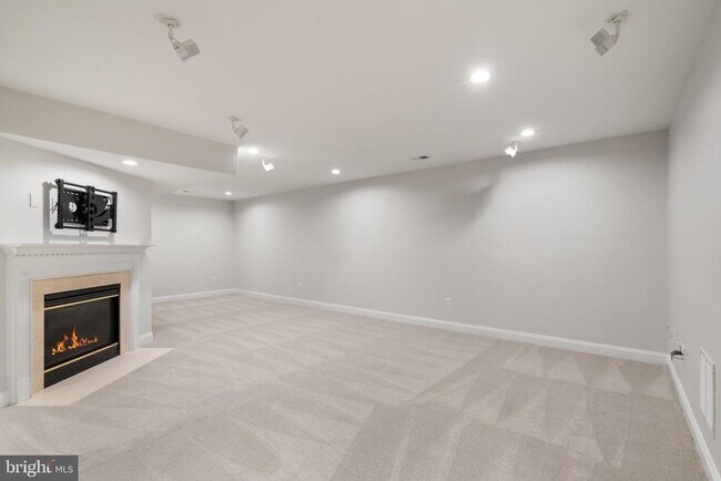 Building Photo - 9185 Topaz St