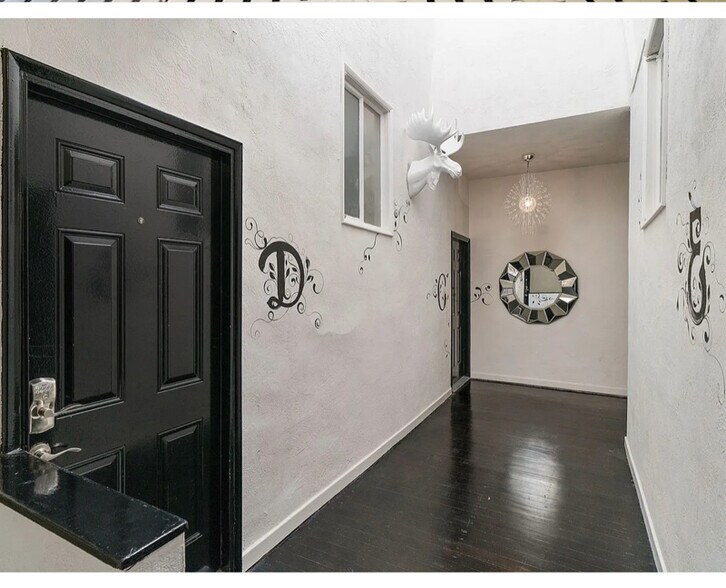 Building Photo - 1000 Central Ave