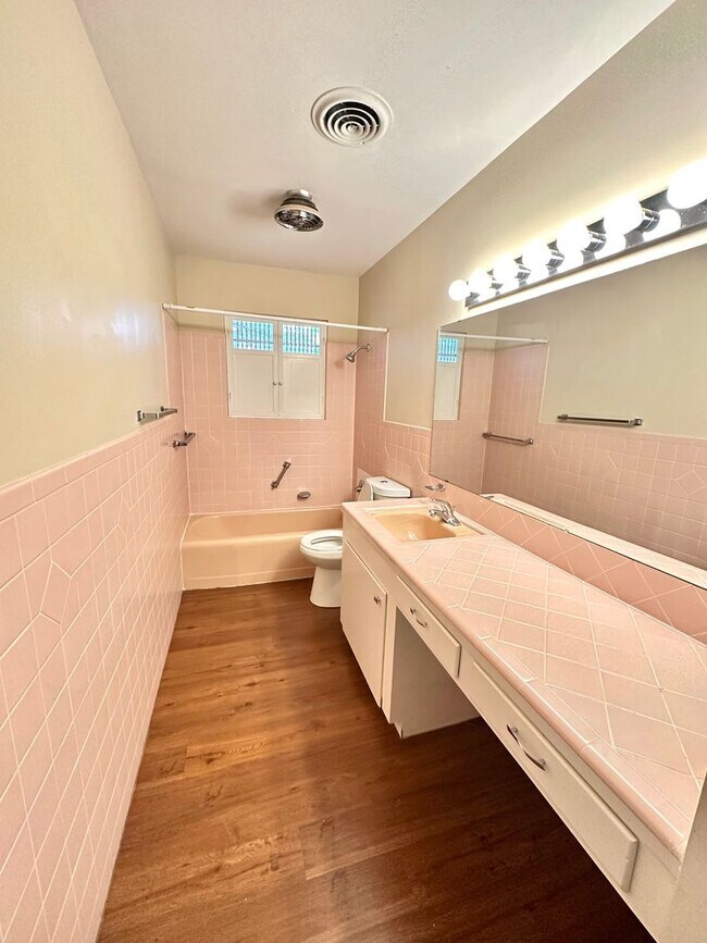 Building Photo - COMING JUNE 2026 - Spacious 3 Bedroom 2 Bathroom Home in College Hills Neighborhood!