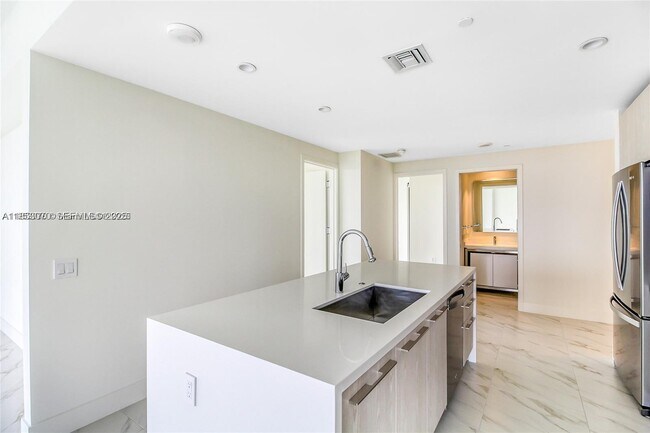 Building Photo - 2000 Metropica Wy