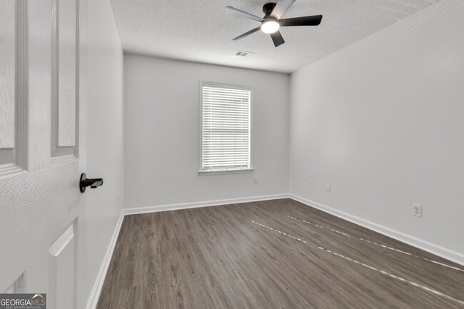 Building Photo - 9155 Nesbit Ferry Rd