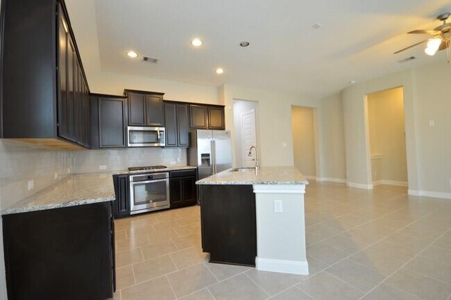 Building Photo - 2211 Hidden Meadow Ln