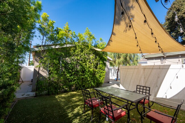 Building Photo - 10930 Oro Vista Ave