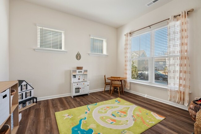 Building Photo - Gorgeous modern craftsman home in South Raleigh!