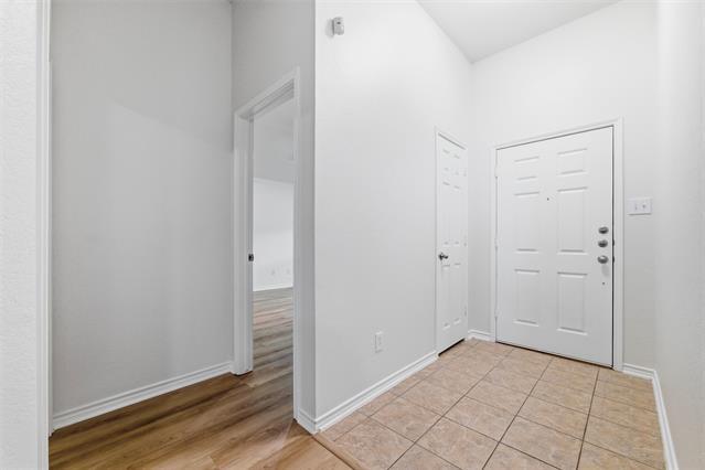 Building Photo - 1720 Avonlea Dr
