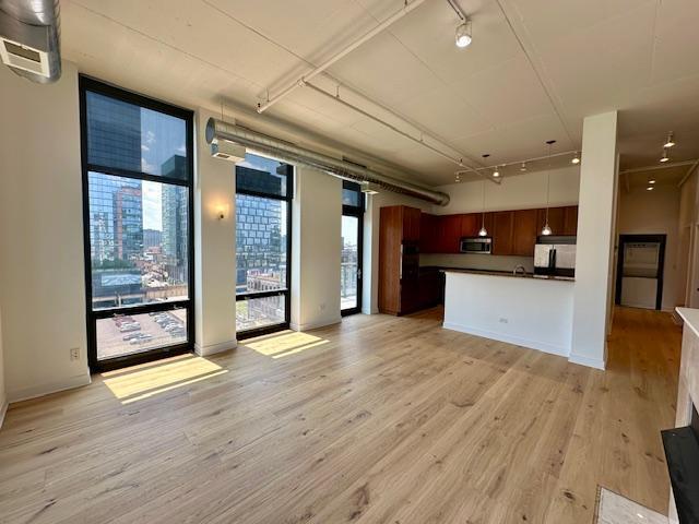 Building Photo - 740 W Fulton St