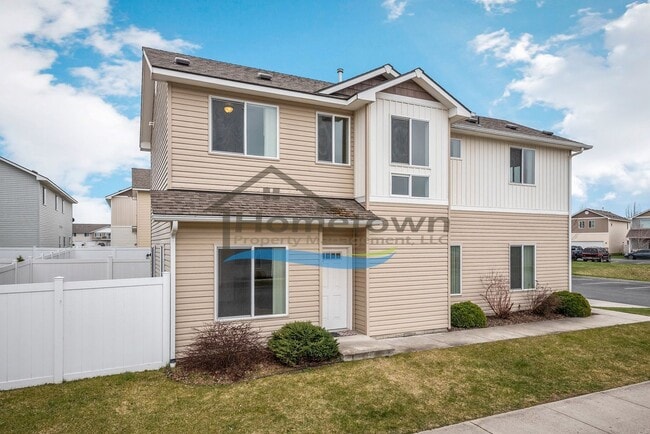 Building Photo - Townhouse Style Home with 3 Bedrooms, 2.5 Bathrooms, and a 2-Car Attached Garage Available in Coe...