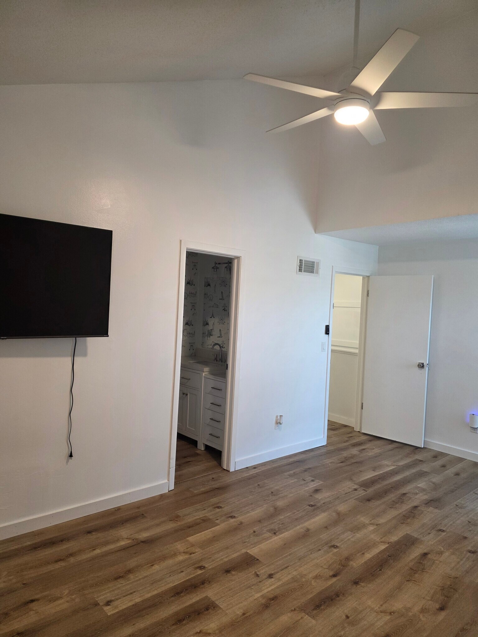 Building Photo - 11260 College Ave