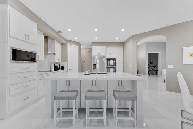 Building Photo - 9919 Royal Cardigan Way