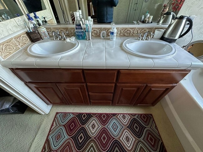 Building Photo - 1013 Ridgeview Dr