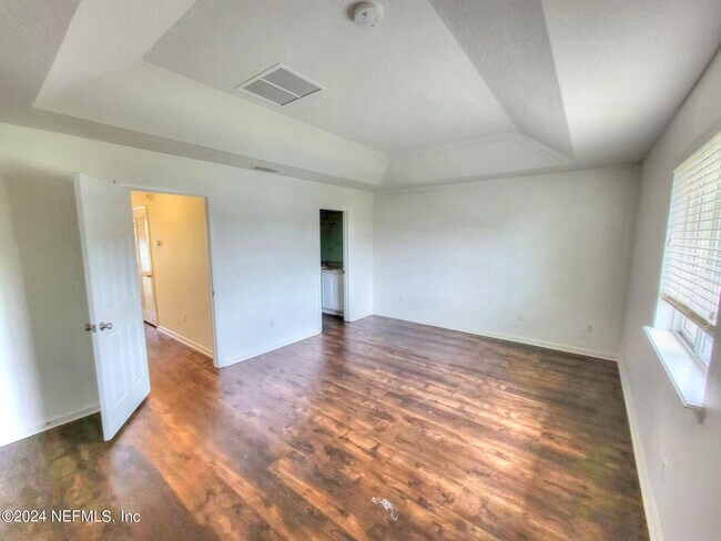 Building Photo - 2311 Red Moon Dr