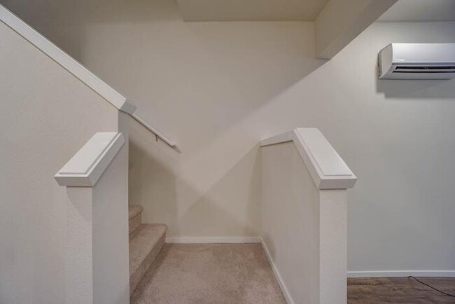 Building Photo - 5824 NE 80th Ct