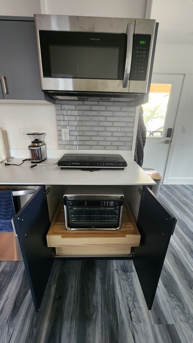 Building Photo - 404 N Rouse Ave