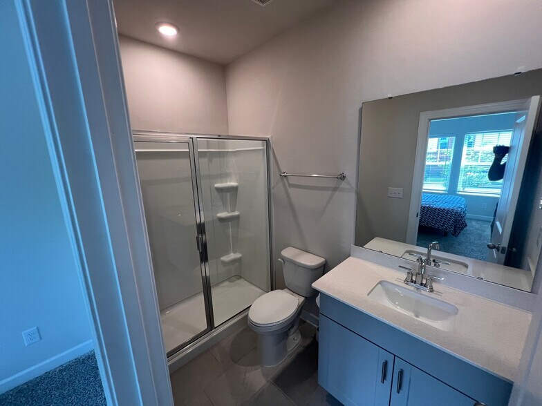 Building Photo - Room in Townhome on Memorial Pkwy
