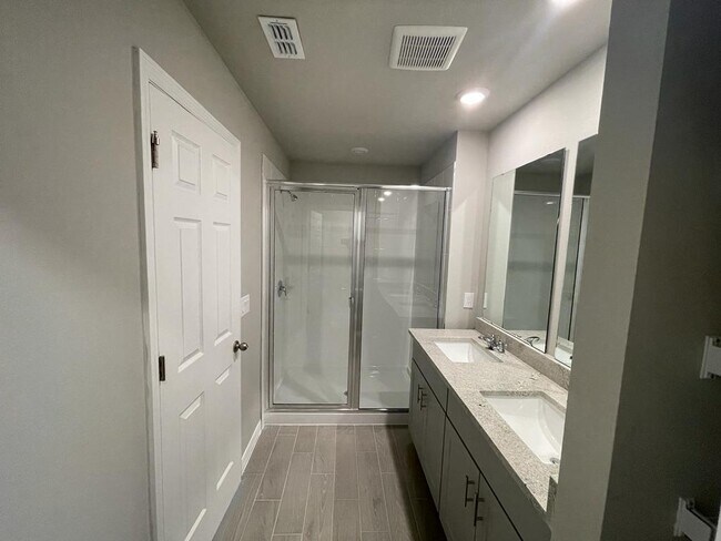 Building Photo - 513 Legacy Lp