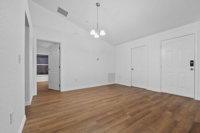 Building Photo - Updated 4 bed 2 bathroom home