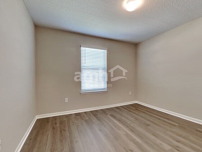 Building Photo - 64 Spruce Point